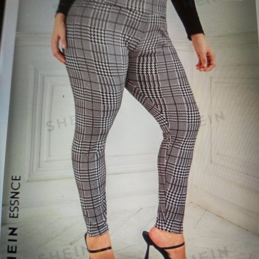 🆕 Black, Grey & White Plaid Leggings!!!  NEW in pkg.!!! Size 3X